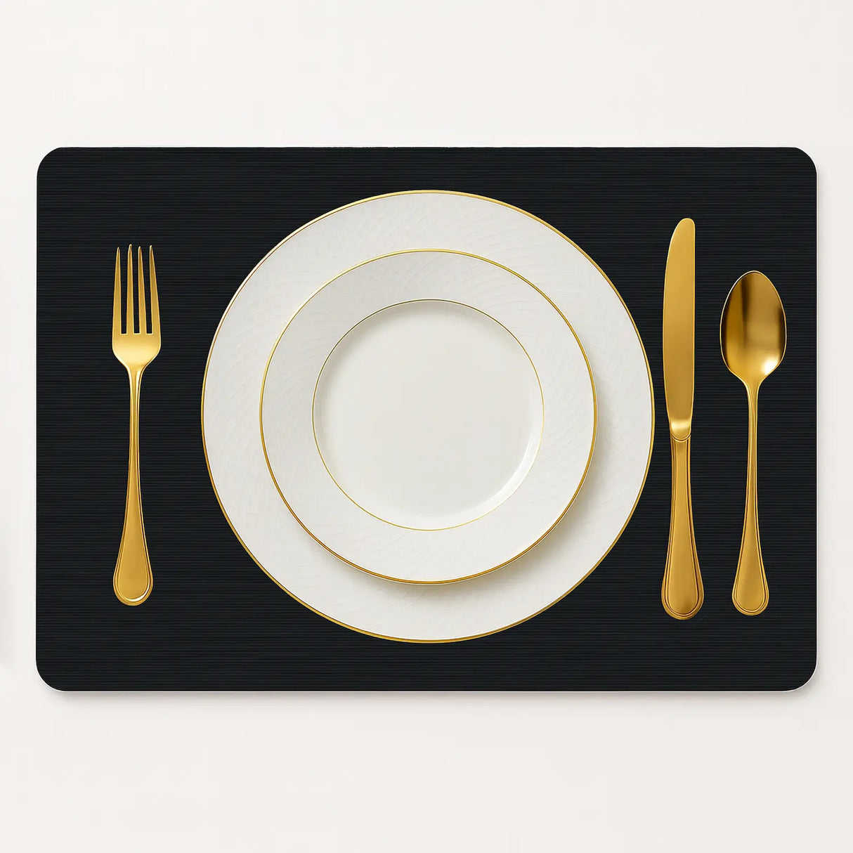 Vinyl placemat van kunststof in zwart ribbelstructuur met bord en bestek gedekt