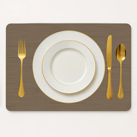 Vinyl placemat van kunststof in taupe ribbelstructuur met bord en bestek gedekt