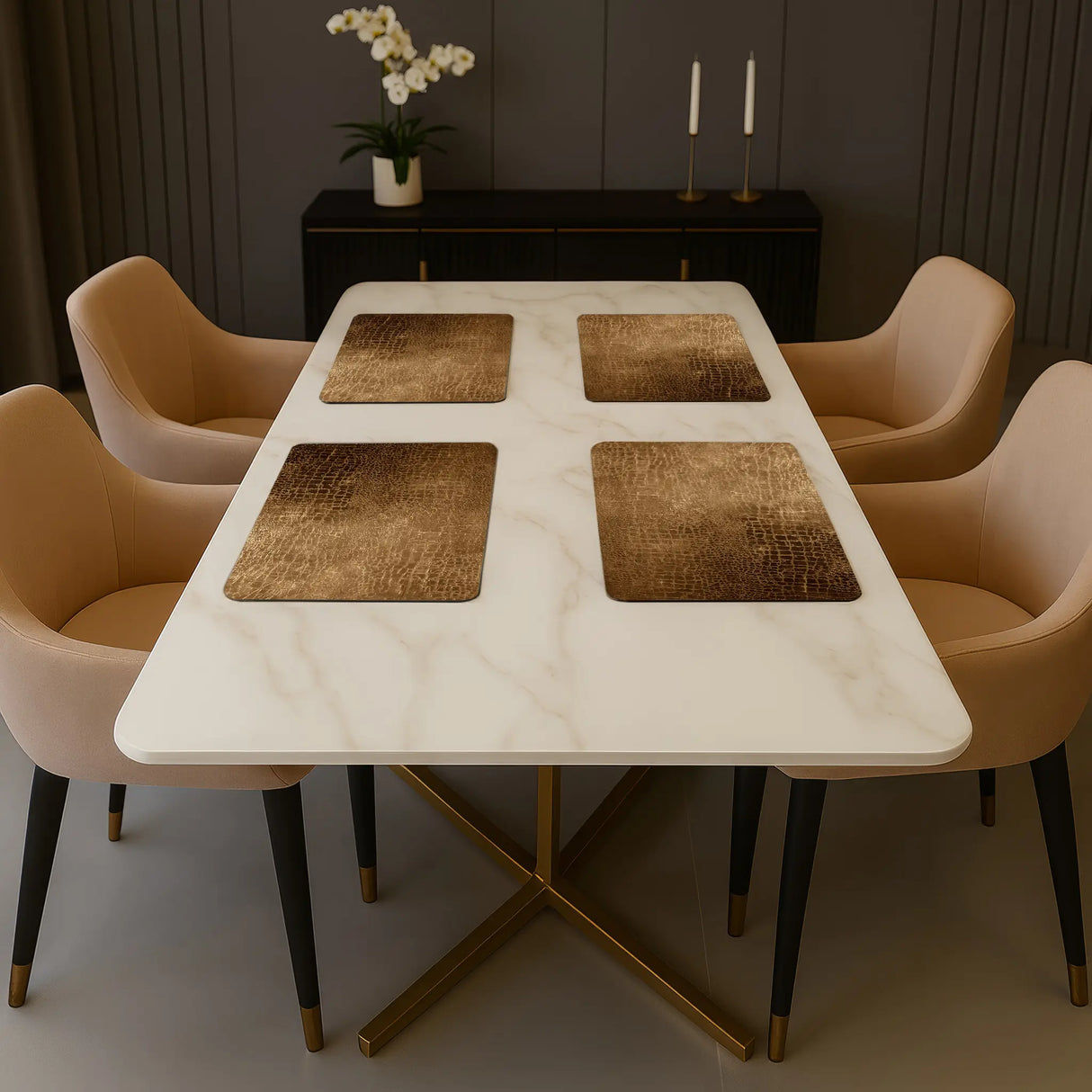 Gouden placemats met luxury croco look op moderne eettafel